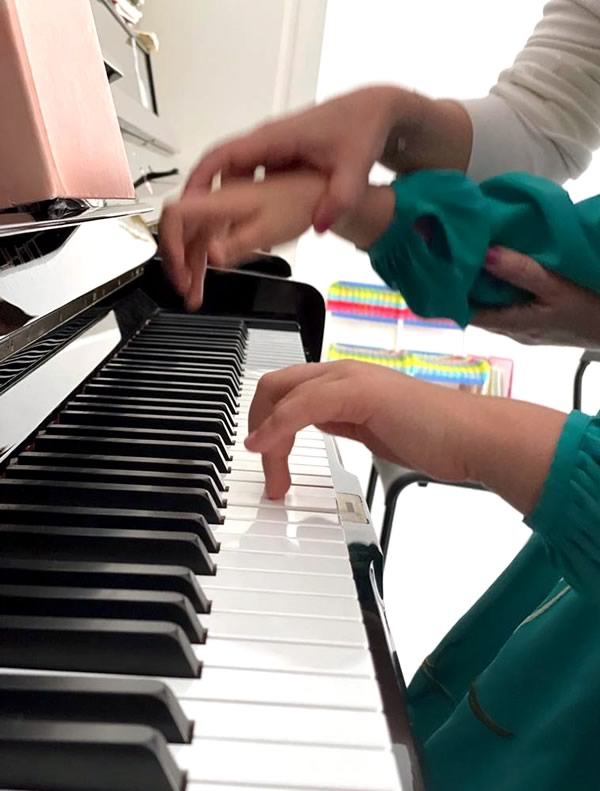 Instructor giving piano lessons in Dubai